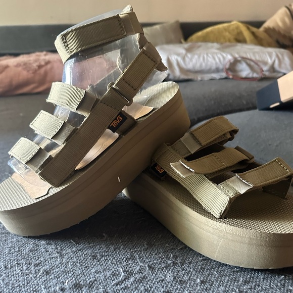 Reva platform Mevia sandals in Aloe - Picture 1 of 6
